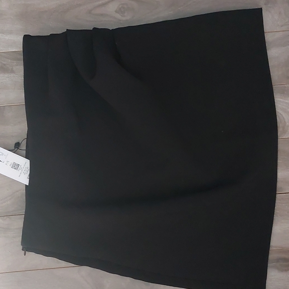 **SOLD**NWT Dynamite Black mini skirt size Small - Picture 4 of 4